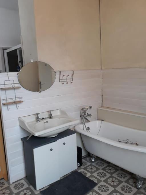 Maison de ville proche beauval avec parking Selles-sur-Cher Extérieur photo